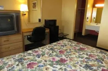 Economy Inn & Suites Joplin 10