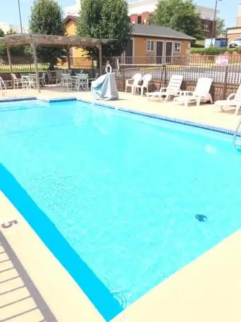 Economy Inn & Suites Joplin 4