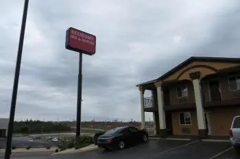 Economy Inn & Suites Joplin 7